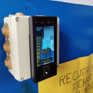 Instalación de control de presencia con código QR